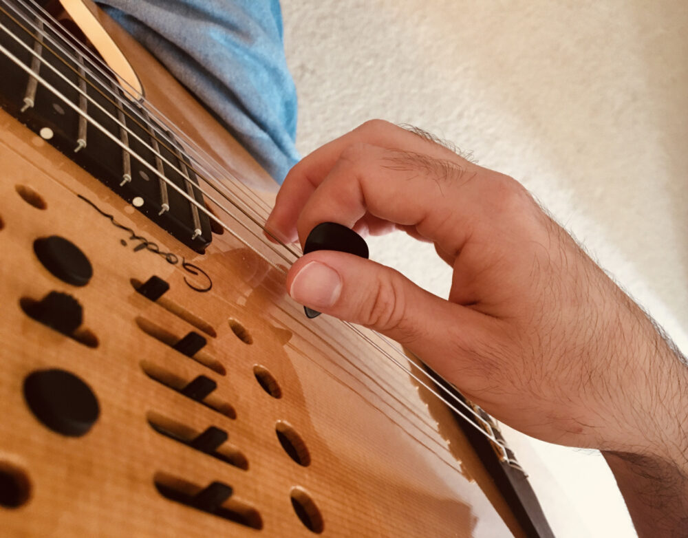 Fingerstyle vs pick which method is better? JG Music Lessons